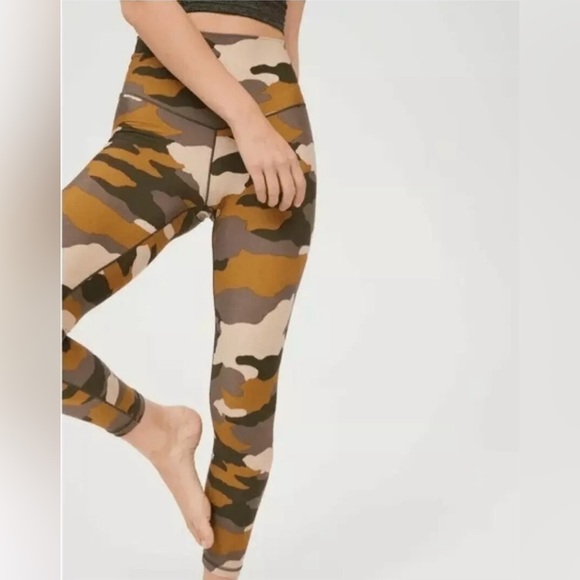 aerie Pants - Aerie Women’s Camouflage Leggings - Brown and Green